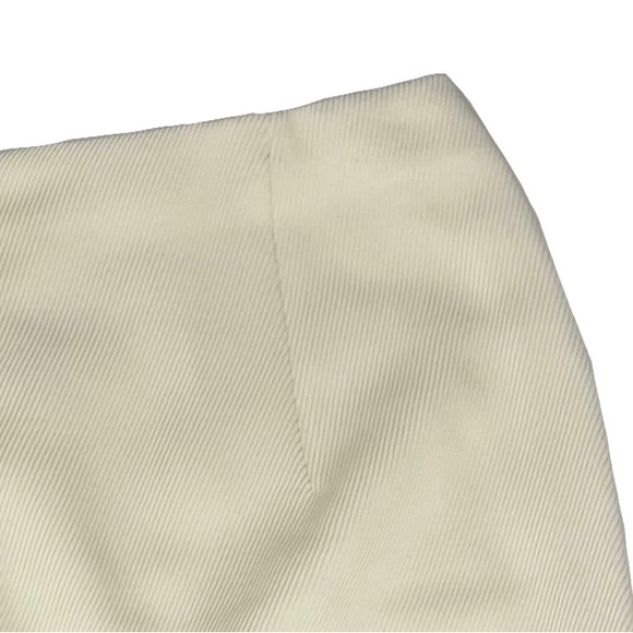 Valentino 𑁍 Chic Rose Lace Appliqué Ribbed Wool Pencil Skirt 𑁍 Cream 𑁍 4 - Picture 3 of 16